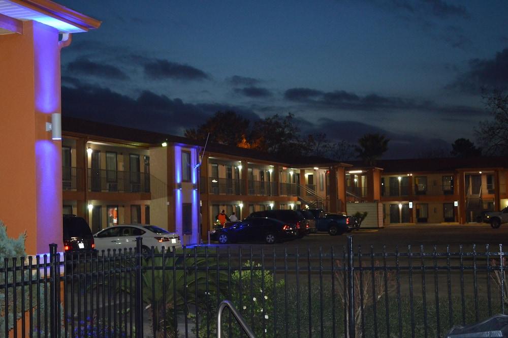 Econo Lodge Lake Charles University Area Extérieur photo