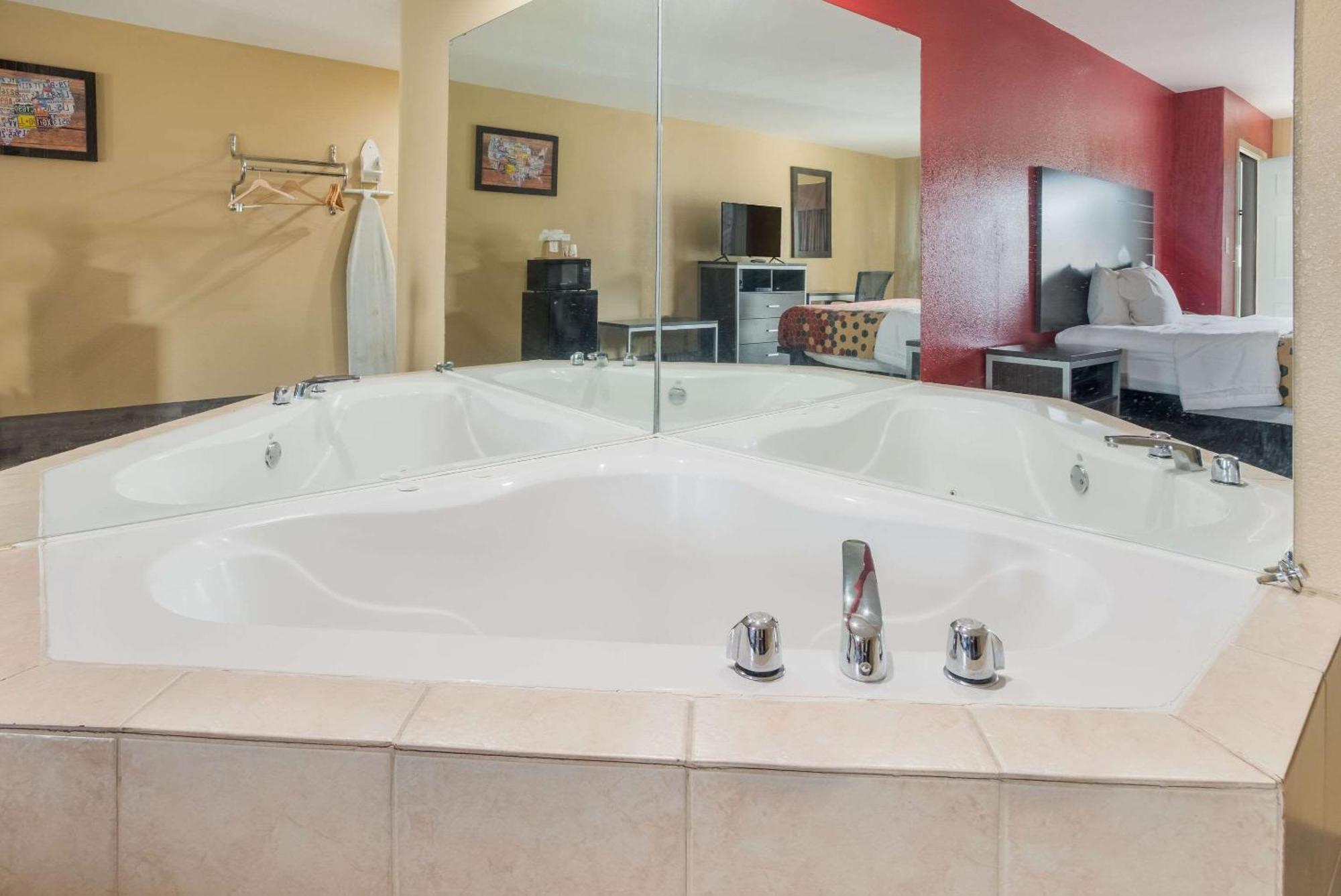 Econo Lodge Lake Charles University Area Extérieur photo
